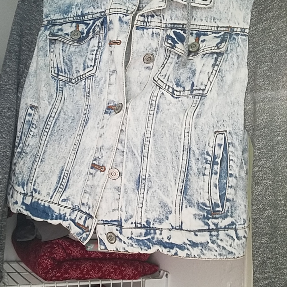 Jean jacket - Picture 2 of 3